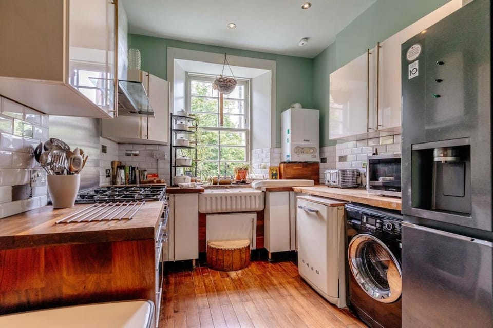 Craig s Lair Boho Jungle Apartment in Edinburgh