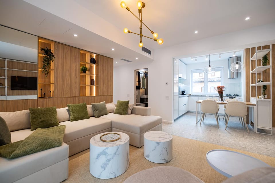 Kitchen or kitchenette, Living room, Seating area, Dining area