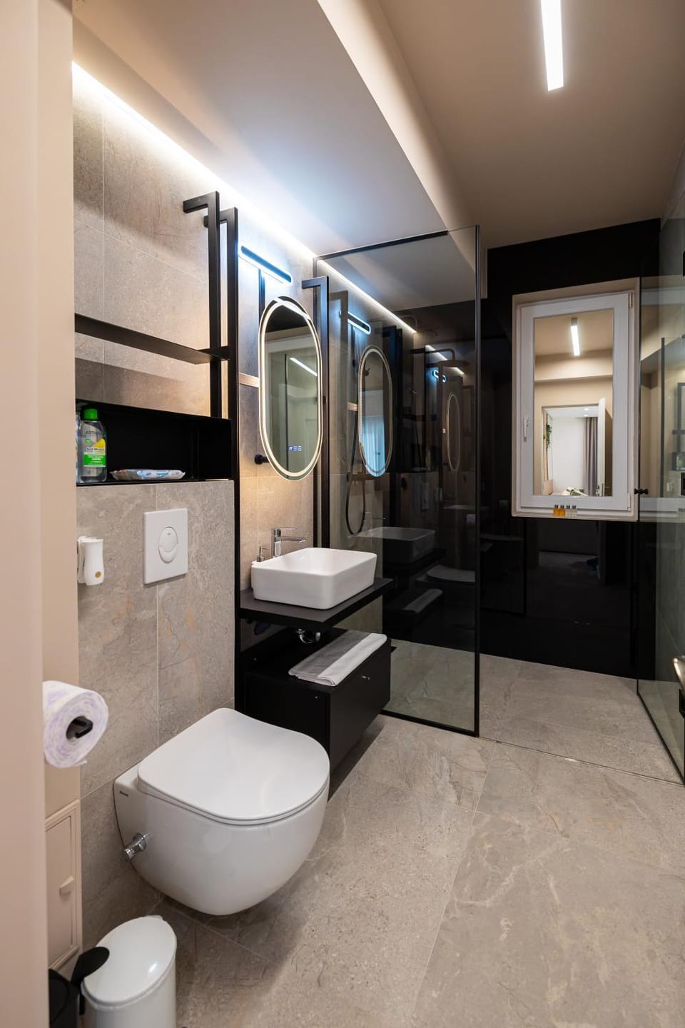 Shower, Toilet, Bathroom, bidet, towels