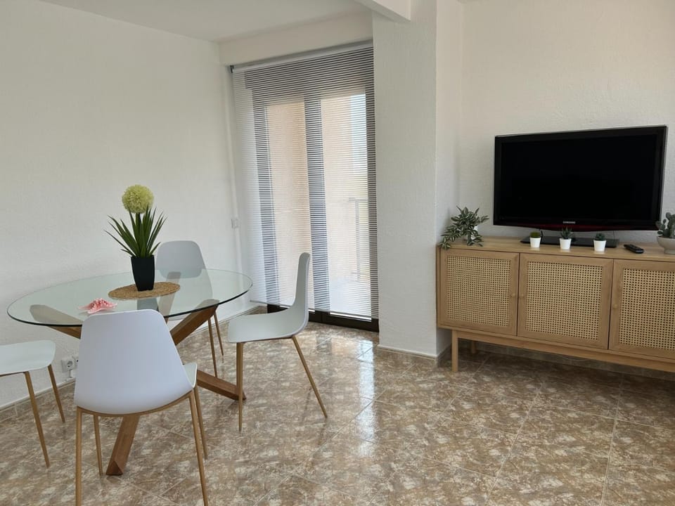 Communal lounge/ TV room, Dining area