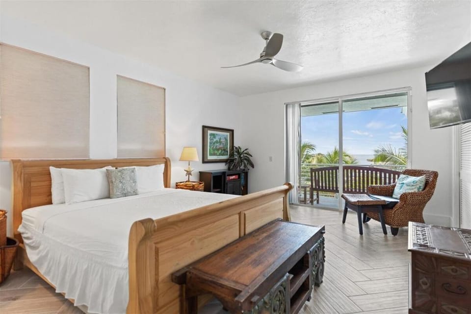 Sunset Seeker - Luxury Direct Waterfront Pool Home, 35 House in Marathon
