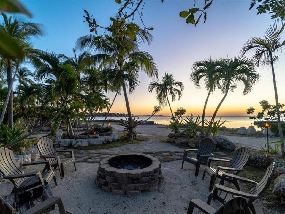 Sunsets in Paradise - Private Direct Waterfront Pool Home, 22' Dock House in Marathon