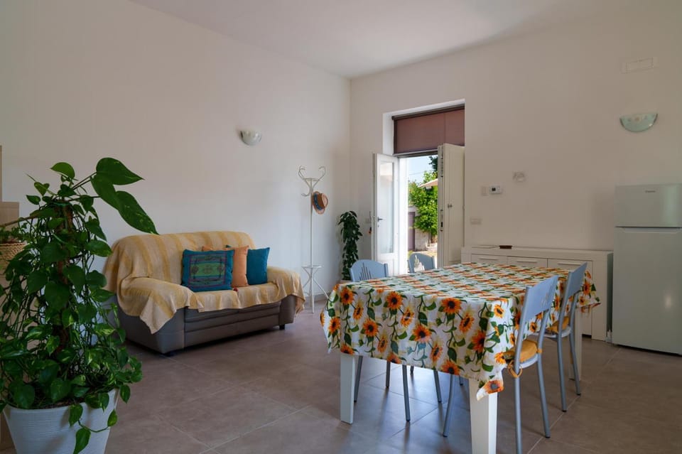Dining area, Garden view