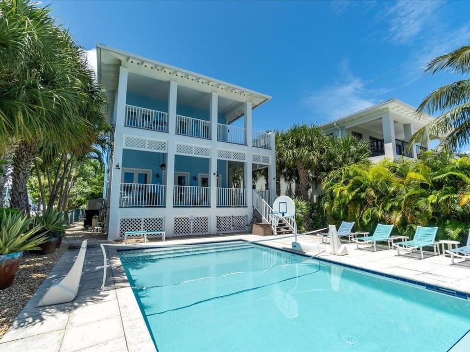 Tranquil Tides - Luxury Waterfront Pool Home 75` Dock! House in Key Colony Beach