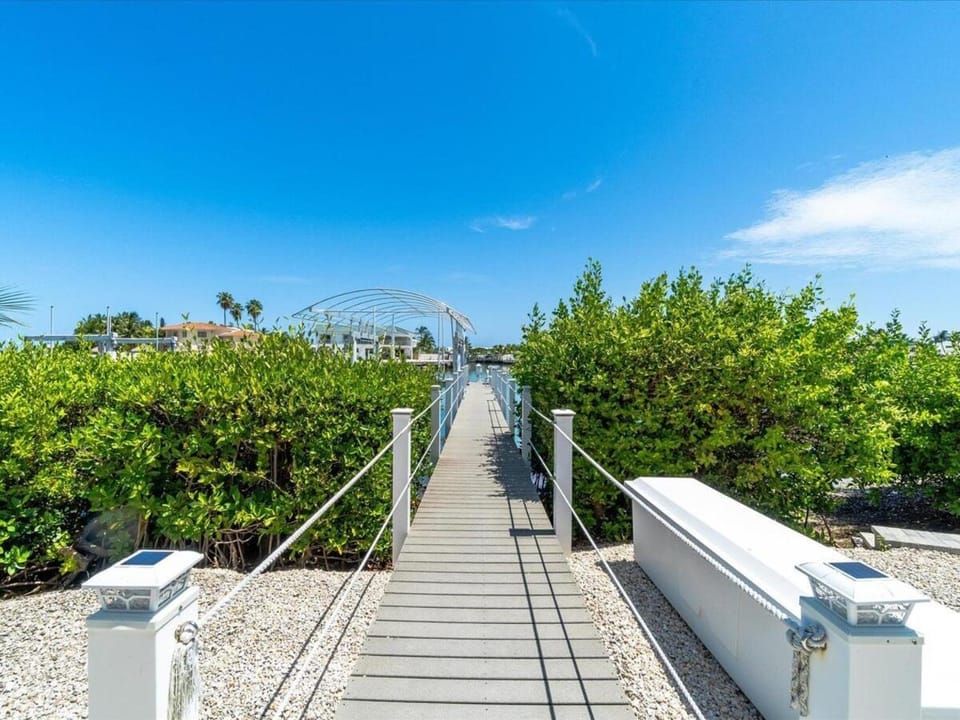 Tranquil Tides - Luxury Waterfront Pool Home 75` Dock! House in Key Colony Beach