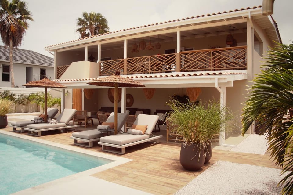 Property building, Balcony/Terrace, Seating area, Pool view, Swimming pool, sunbed