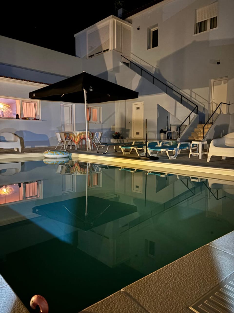 Pool view, Swimming pool, sunbed
