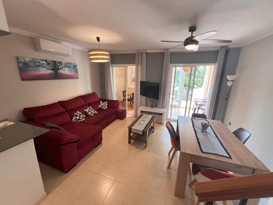 TV and multimedia, Living room, Seating area, Dining area, air conditioner