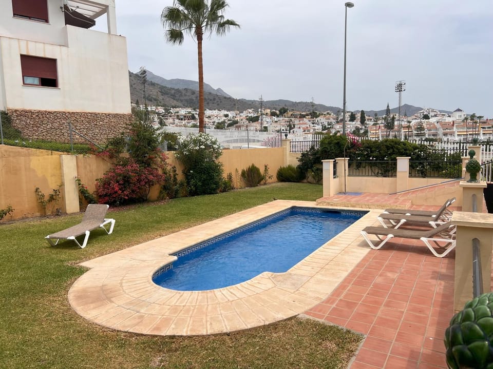 Swimming pool, sunbed