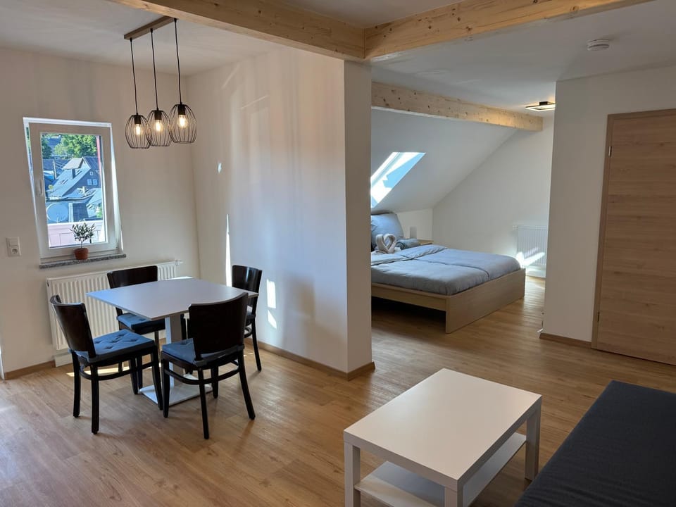 Bed, Living room, Photo of the whole room, Seating area, Dining area, Bedroom