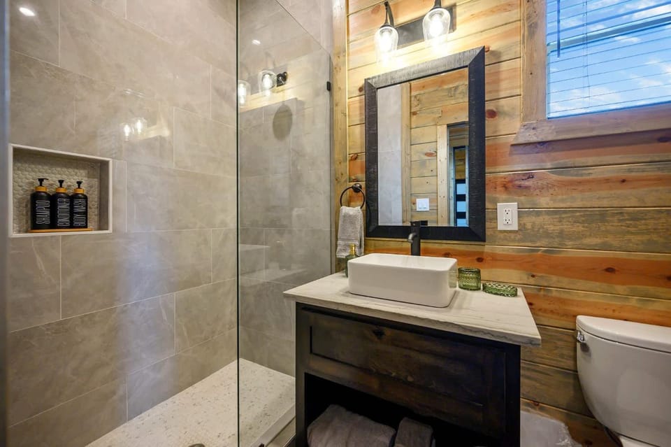 Bearly Creekin'-creekside luxury cabin Cabin in Oklahoma