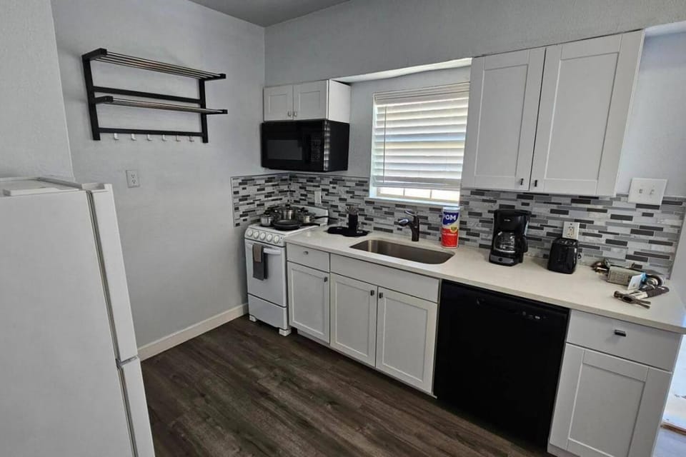 Retired dallas Charming 1BR Dallas Fourplex Affordable Comfort Apartment in Dallas