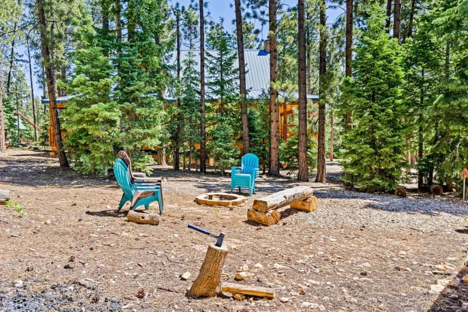 Blue Pine Lodge Fire Pit House in Utah