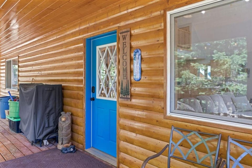 Blue Pine Lodge Fire Pit House in Utah