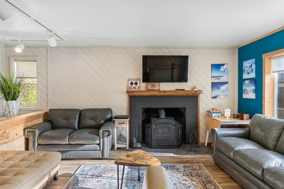 Condo Overlooking Slopes House in Brian Head
