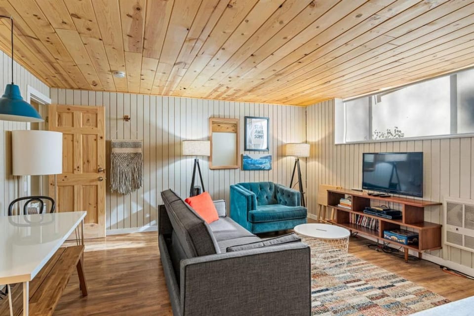 Condo Overlooking Slopes House in Brian Head