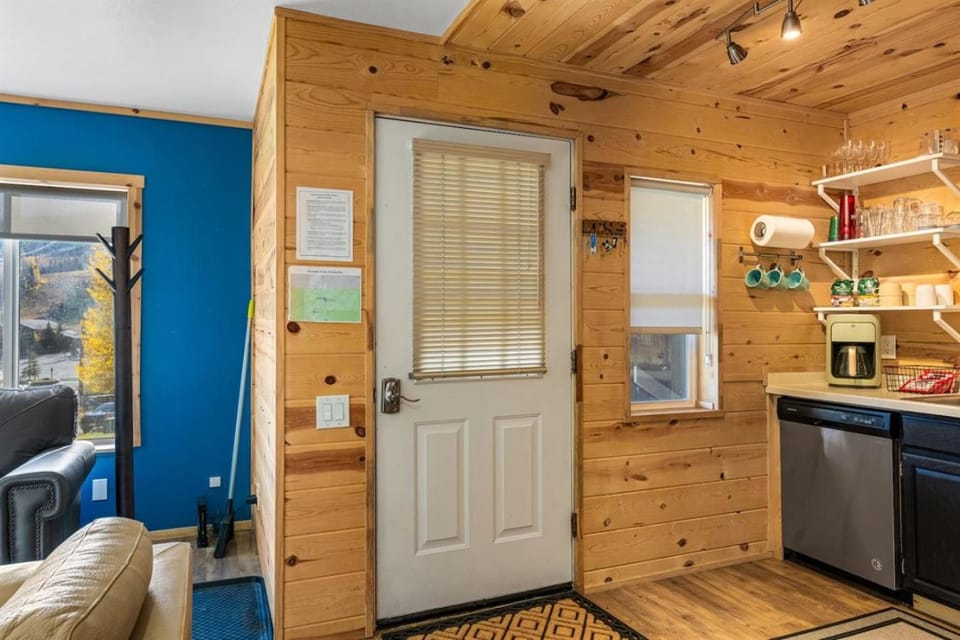 Condo Overlooking Slopes House in Brian Head