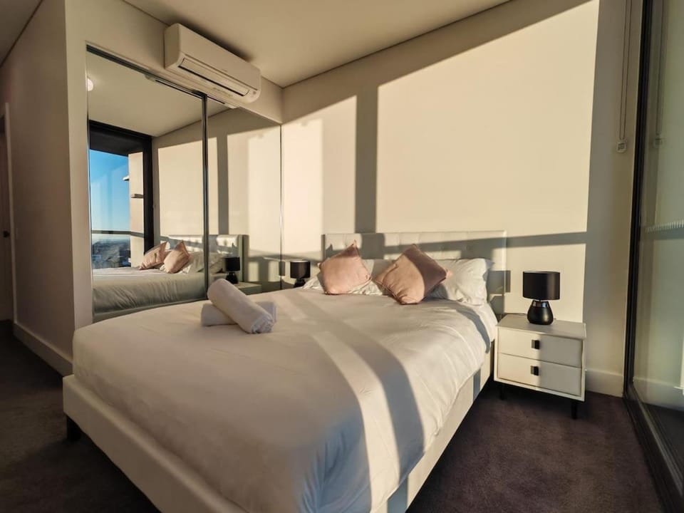 Bed, Photo of the whole room, Bedroom, air conditioner
