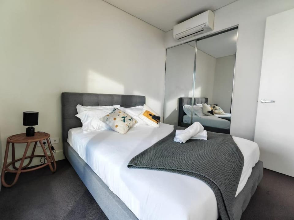 Bed, Bedroom, air conditioner