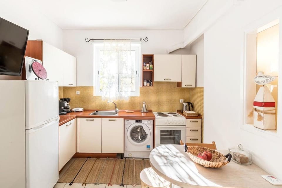 Cozy, Day-light Studio by The Mall Apartment in Chalandri