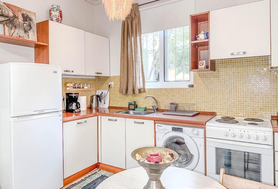 Cozy, Day-light Studio by The Mall Apartment in Chalandri