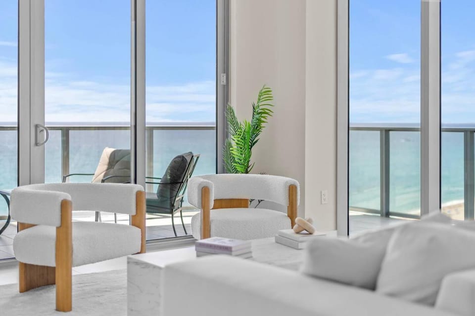 Lux High Rise -Ocean Front View Condo 2BR 2.5BA Apartment in Riviera Beach