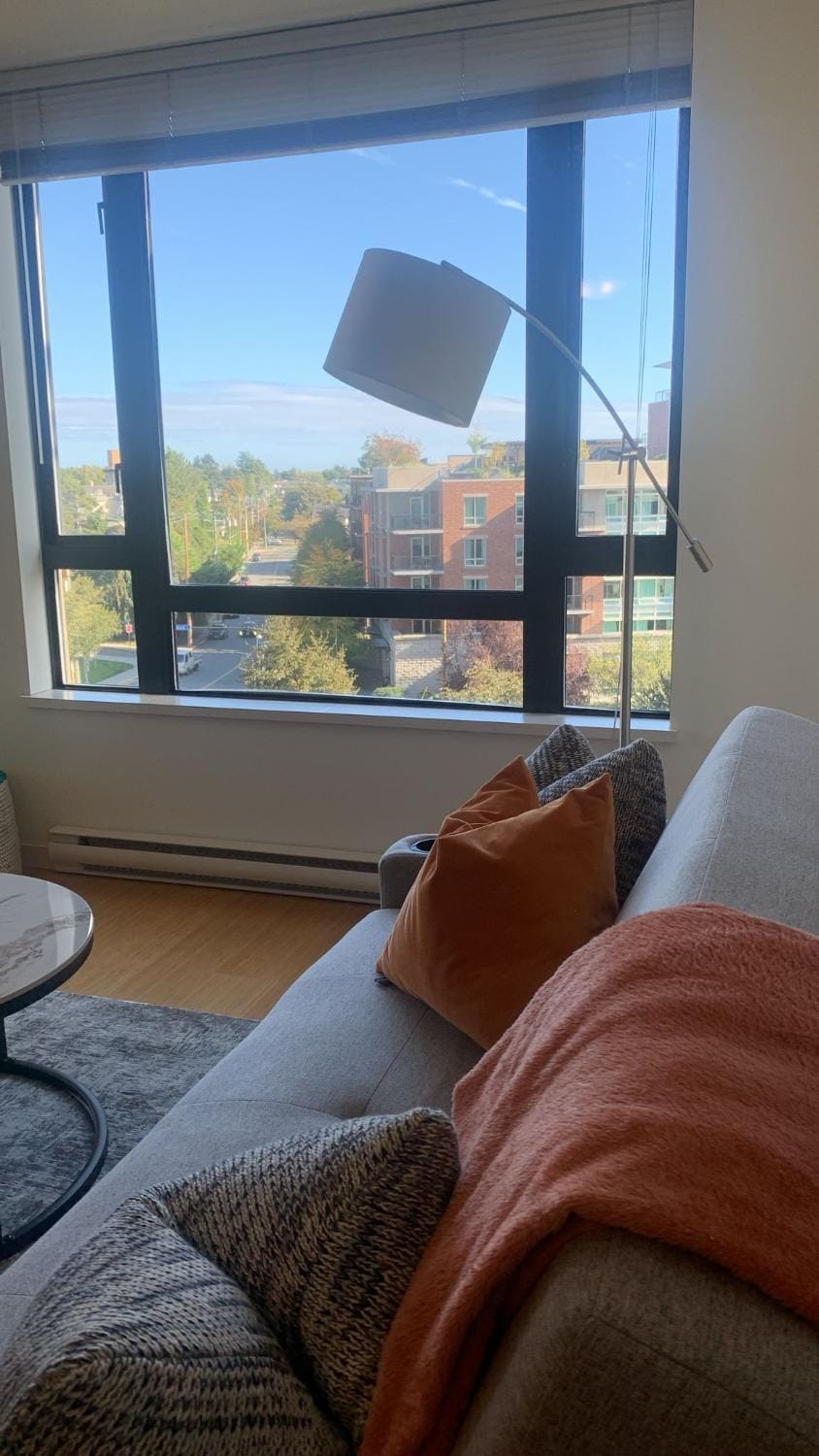 Astoria Escape - Bright condo with work desk by Victoria Prime! Apartment in Victoria