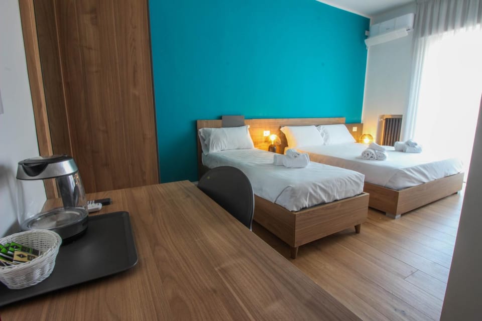 Bed, Photo of the whole room, Bedroom, minibar, towels, air conditioner