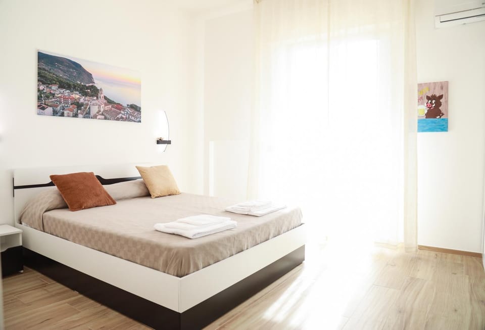 Bed, Photo of the whole room, Bedroom, air conditioner