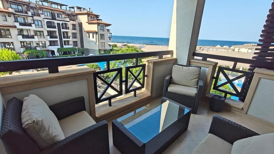 Patio, Day, Natural landscape, View (from property/room), Balcony/Terrace, Seating area, Sea view