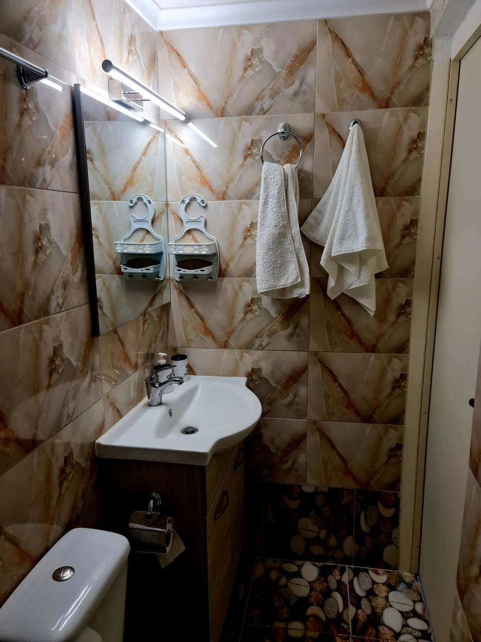 Shower, Toilet, Bathroom, towels
