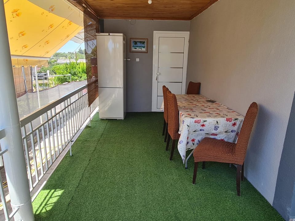 View (from property/room), Balcony/Terrace, Dining area
