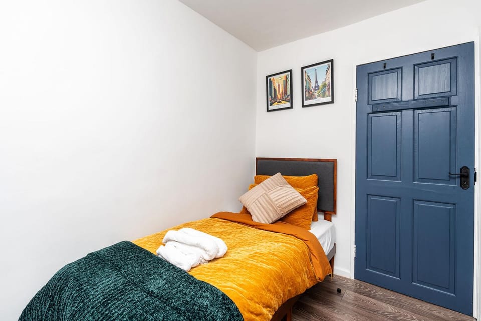 The Cozy Corner near NEC Birmingham Airport Entire Apartment Work Desk Apartment in Metropolitan Borough of Solihull