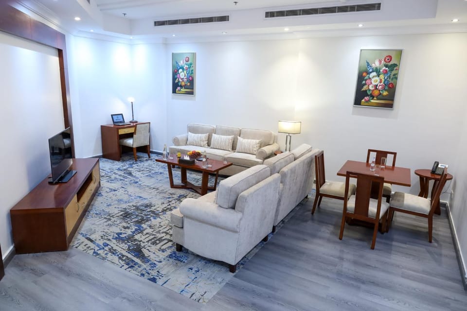 Living room, Seating area, Dining area