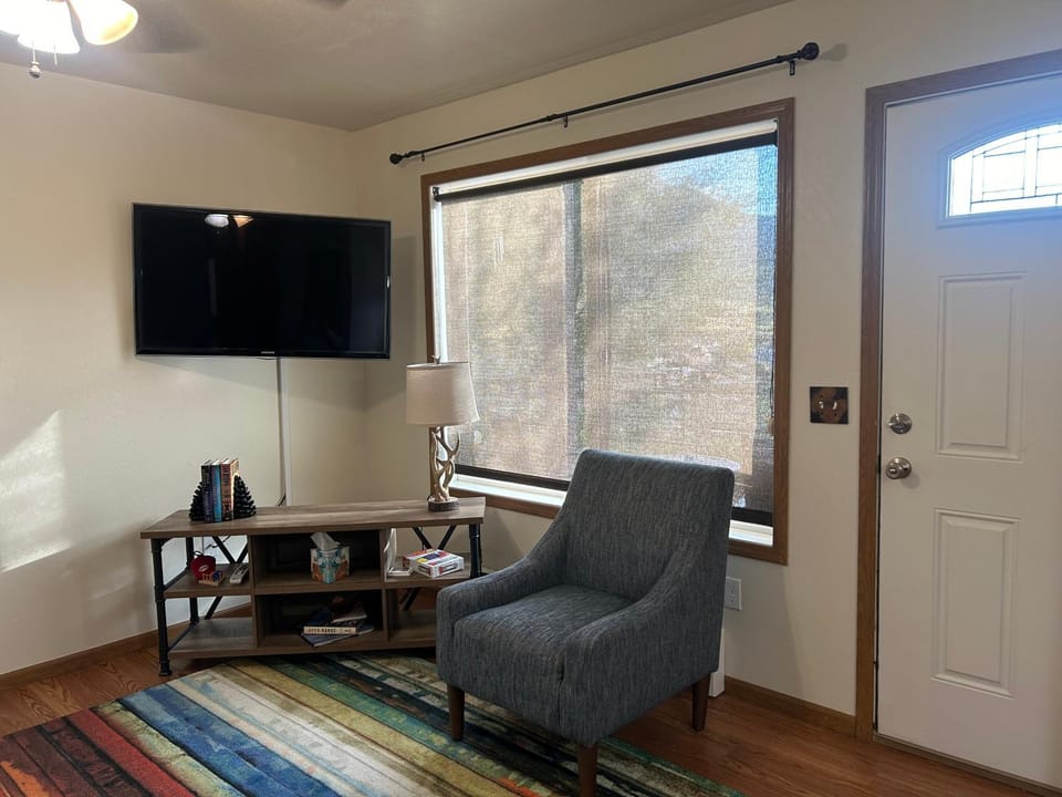 Sun Outdoors Yellowstone North Apartment in Gardiner