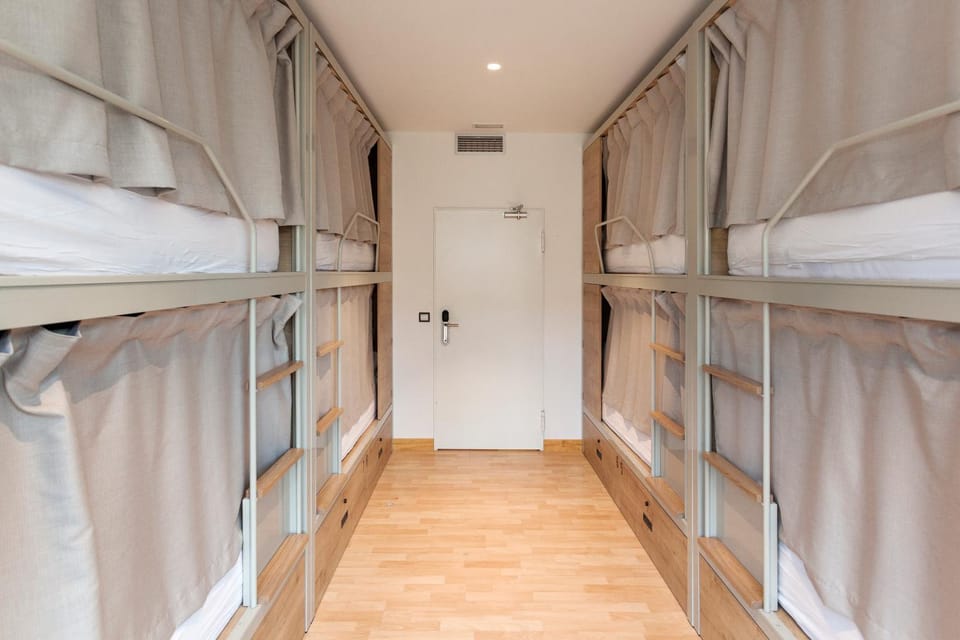 Bedroom, bunk bed