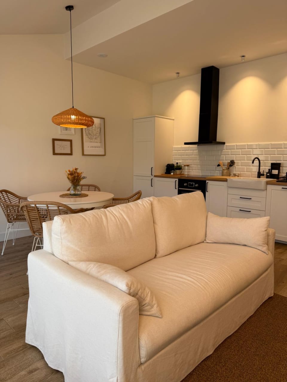 Kitchen or kitchenette, Living room, Dining area, pet friendly
