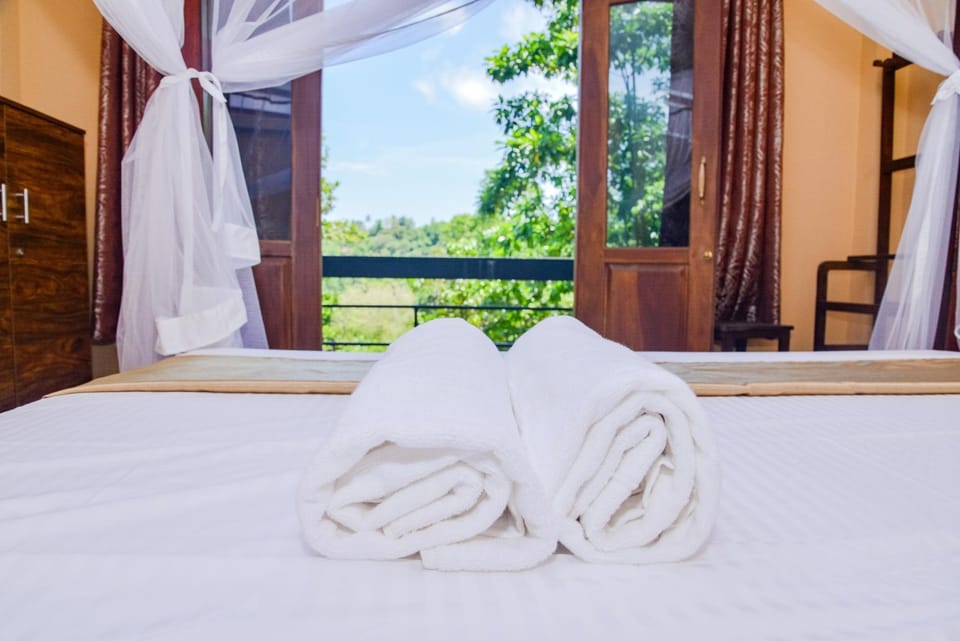 Bed, Bedroom, towels