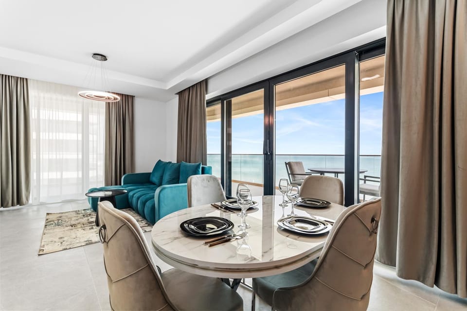 Living room, Dining area, Sea view