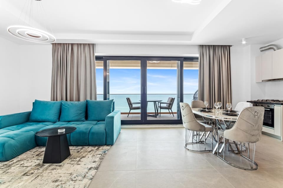 TV and multimedia, Living room, Seating area, Dining area, air conditioner