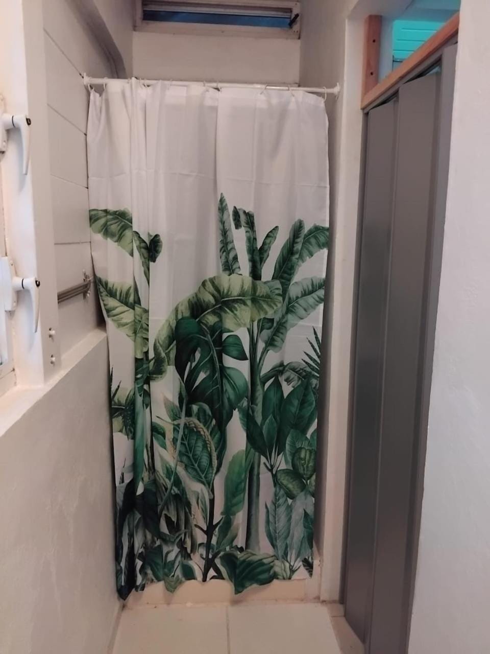Shower, towels