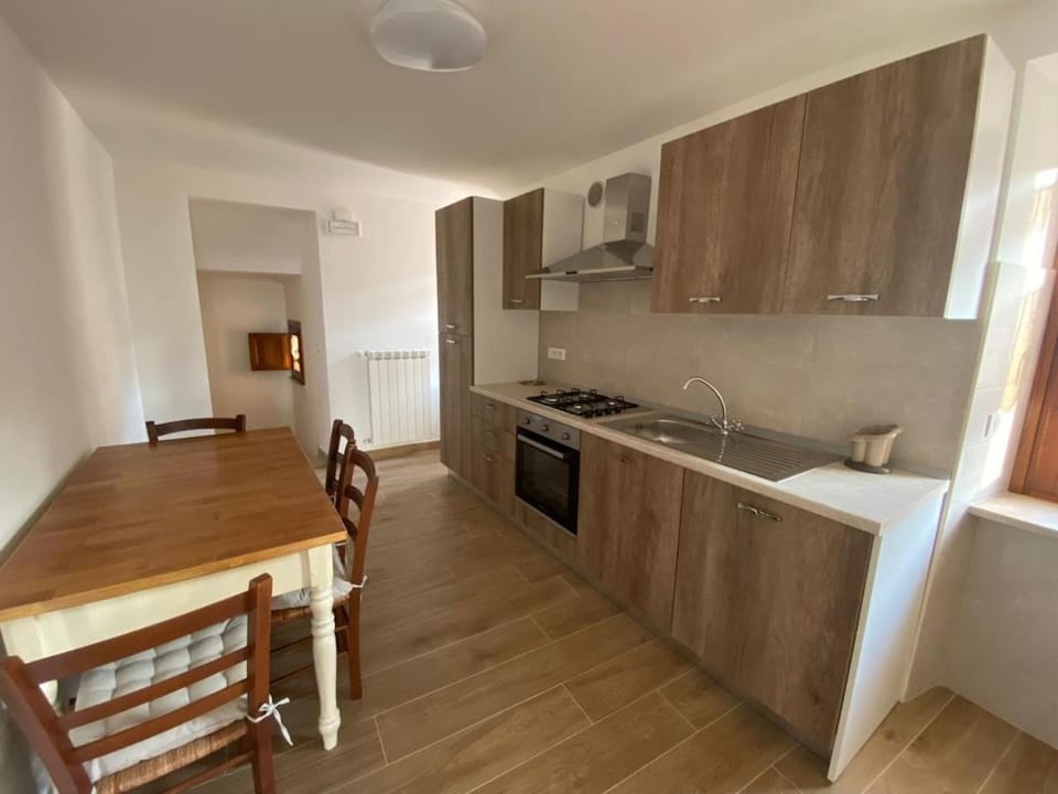Kitchen or kitchenette, Dining area, dishwasher