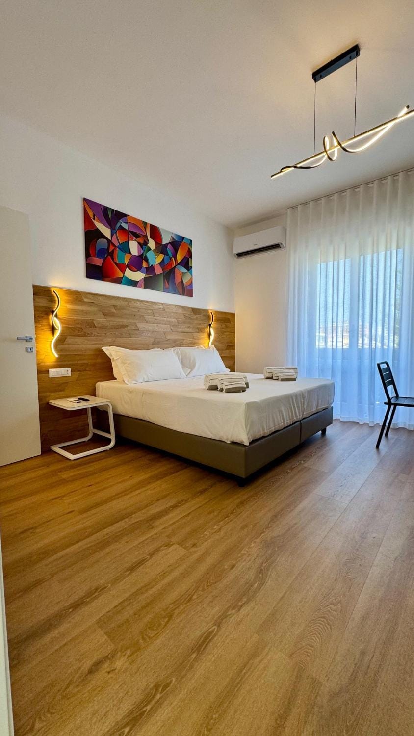 Bed, Photo of the whole room, Bedroom, air conditioner