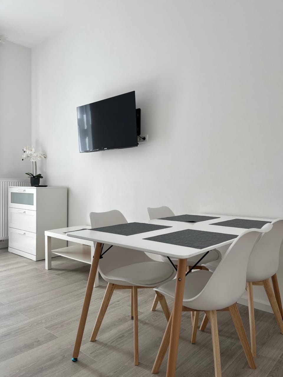 Communal lounge/ TV room, TV and multimedia, Dining area, Evening entertainment