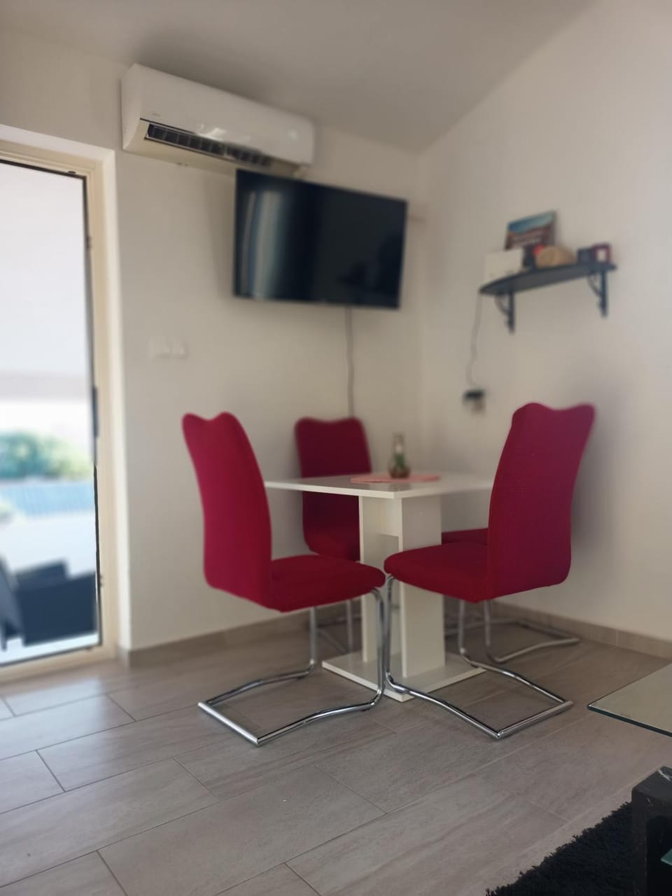 TV and multimedia, Dining area