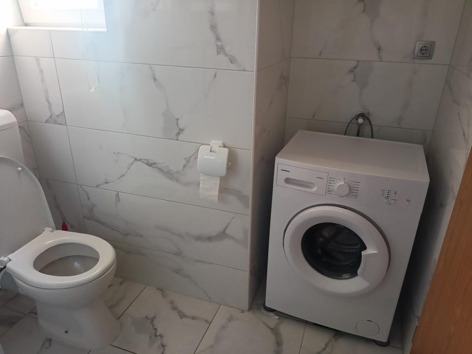 Toilet, Bathroom, washing machine