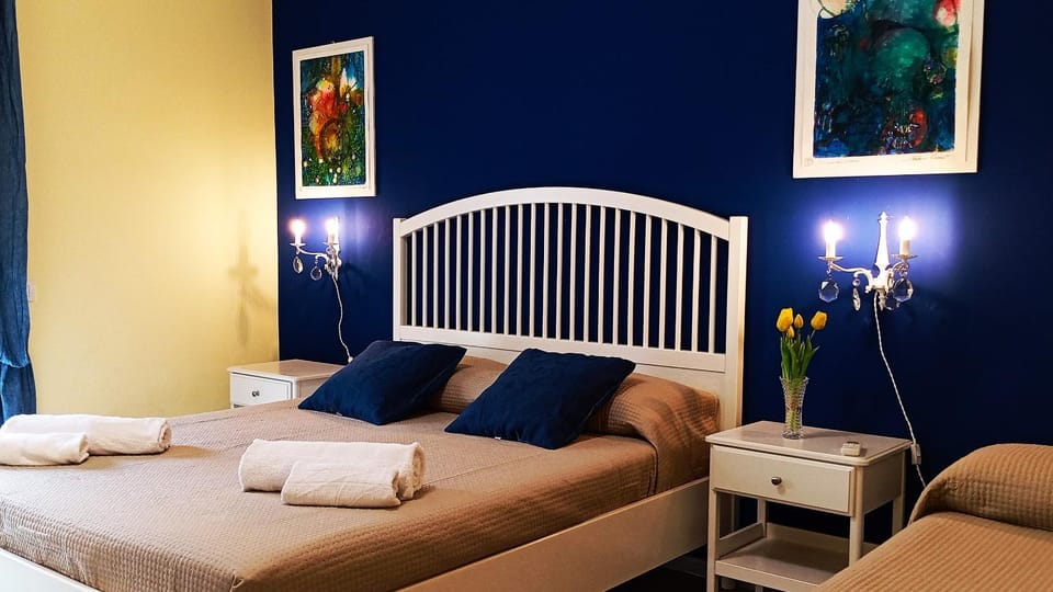 Bed, Decorative detail, Bedroom, locker