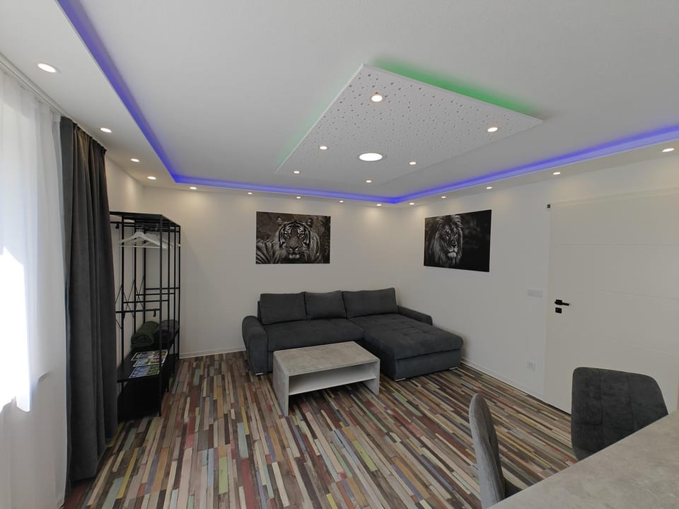 TV and multimedia, Living room, Seating area