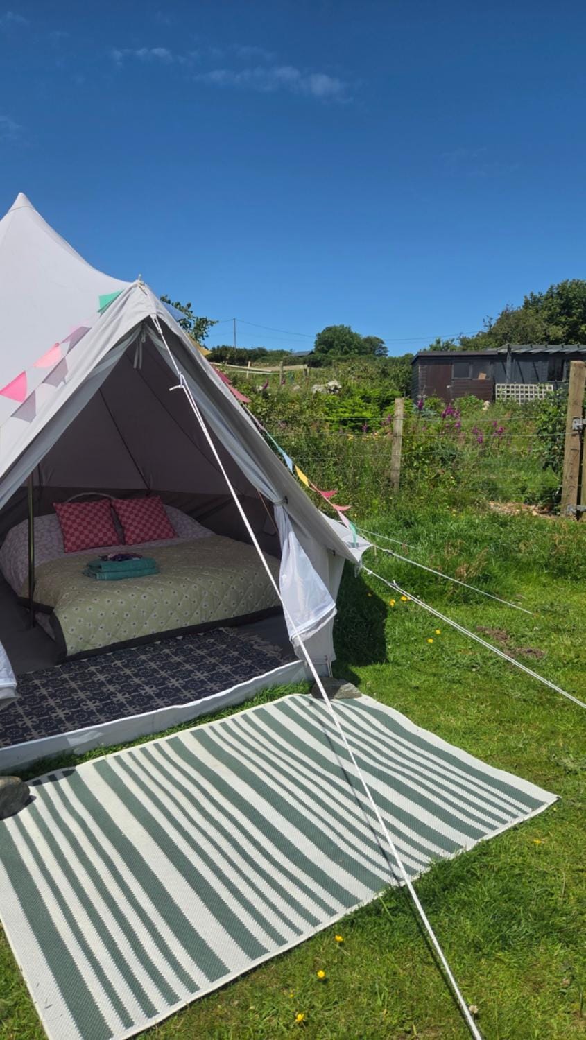 Emilies Bell Tent Campground/ 
RV Resort in England