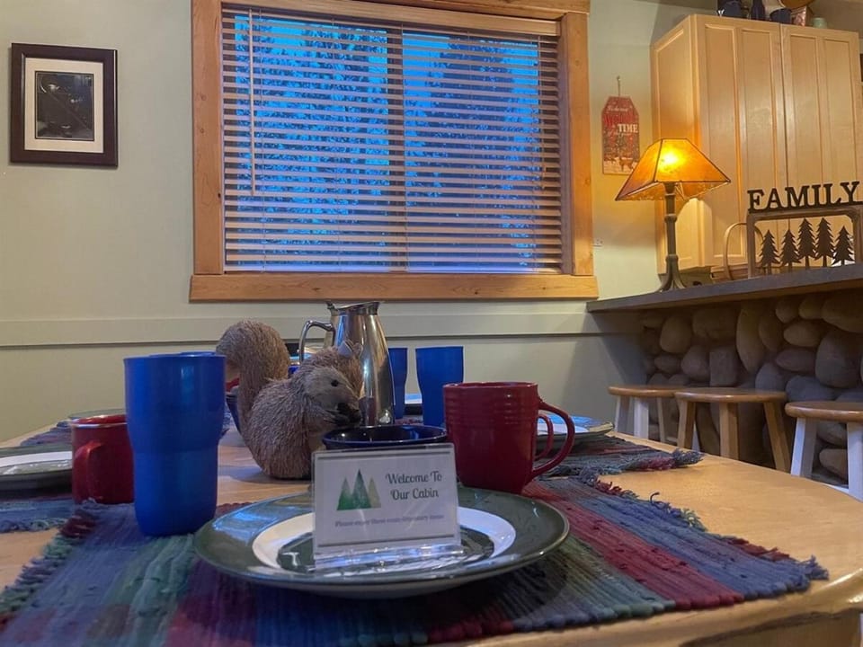 Seating area, Dining area